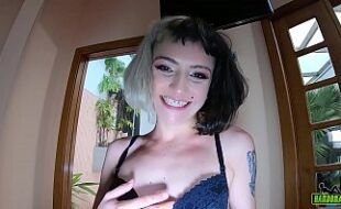 Novinha brasileira fazendo primeiro video porno
